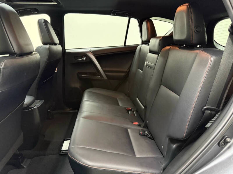 2017 Toyota RAV4 Hybrid SE