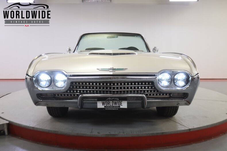 1962 Ford Thunderbird