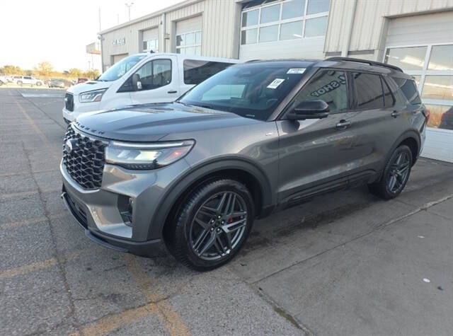 2025 Ford Explorer ST-LINE's photo