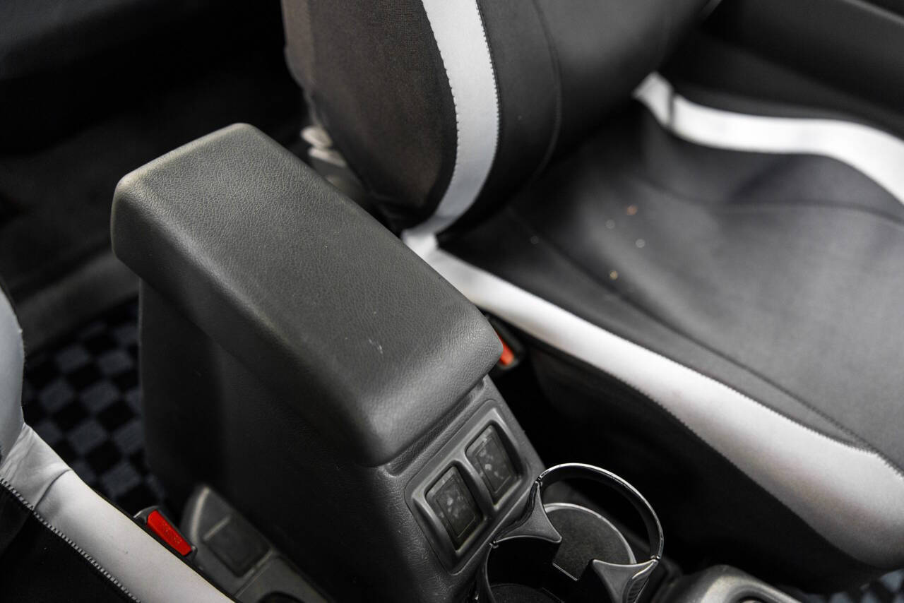 1998 Mitsubishi n/a 32