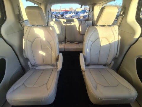 2017 Chrysler Pacifica Touring-L