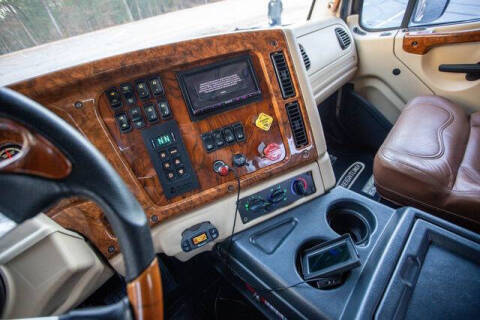 2015 Freightliner M2 106