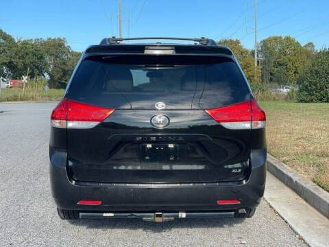 2011 Toyota Sienna XLE 7-Passenger Auto Access Seat