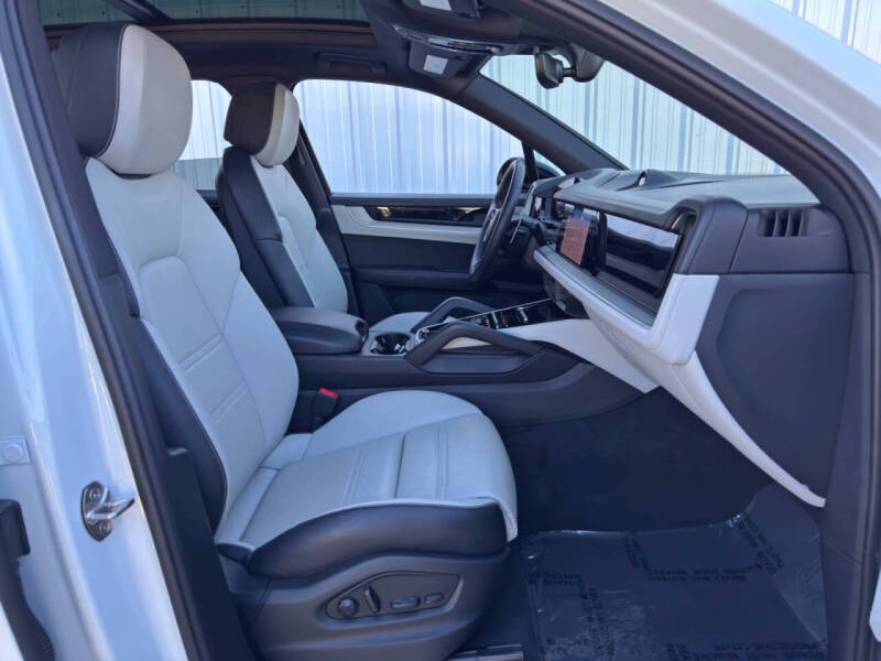 2024 Porsche Cayenne E-Hybrid