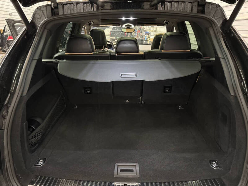 2017 Porsche Cayenne Platinum Edition