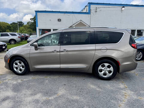 2017 Chrysler Pacifica Touring-L Plus