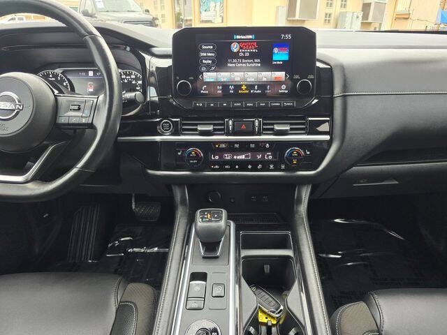 2023 Nissan Pathfinder SL