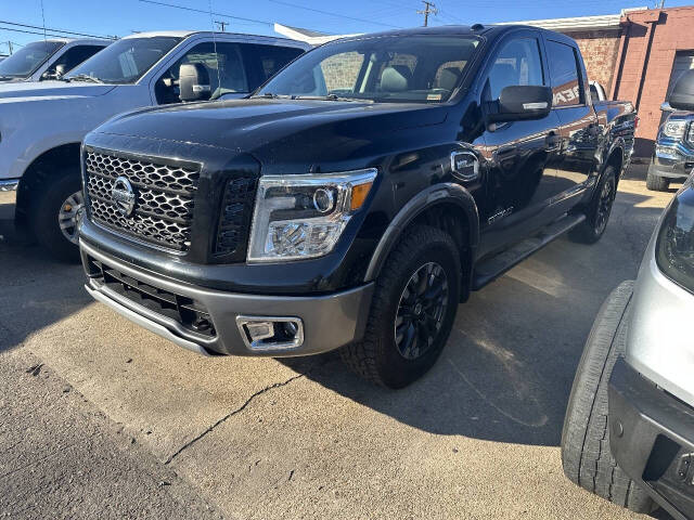 2017 Nissan Titan PRO-4X's photo