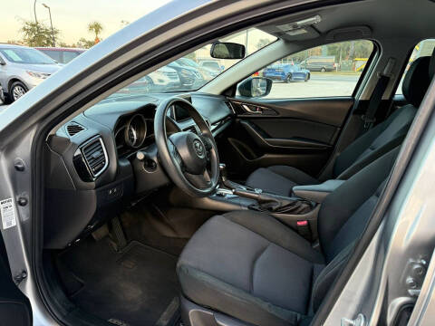 2015 Mazda MAZDA3 i Sport