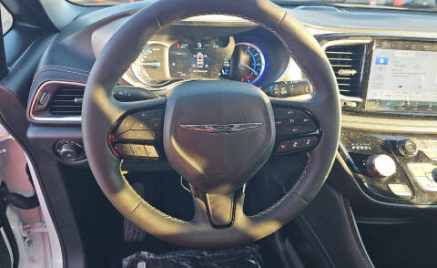 2024 Chrysler Pacifica Plug-In Hybrid Premium S Appearance