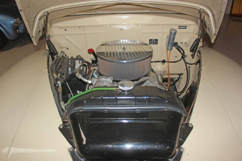 1948 Ford Super Deluxe