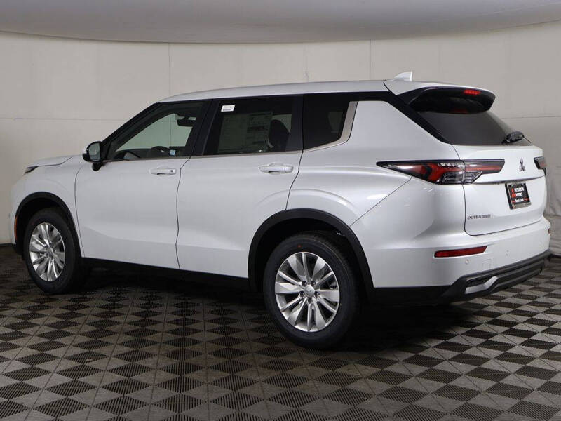 2026 Mitsubishi Outlander ES
