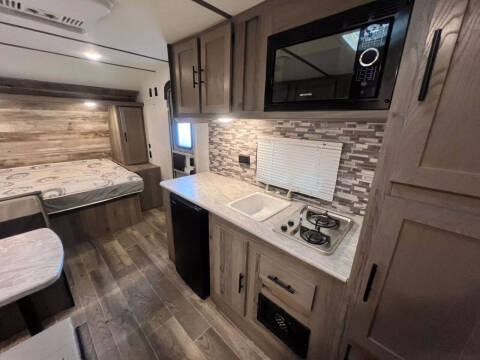 2021 Gulfstream Enlighten Super Lite