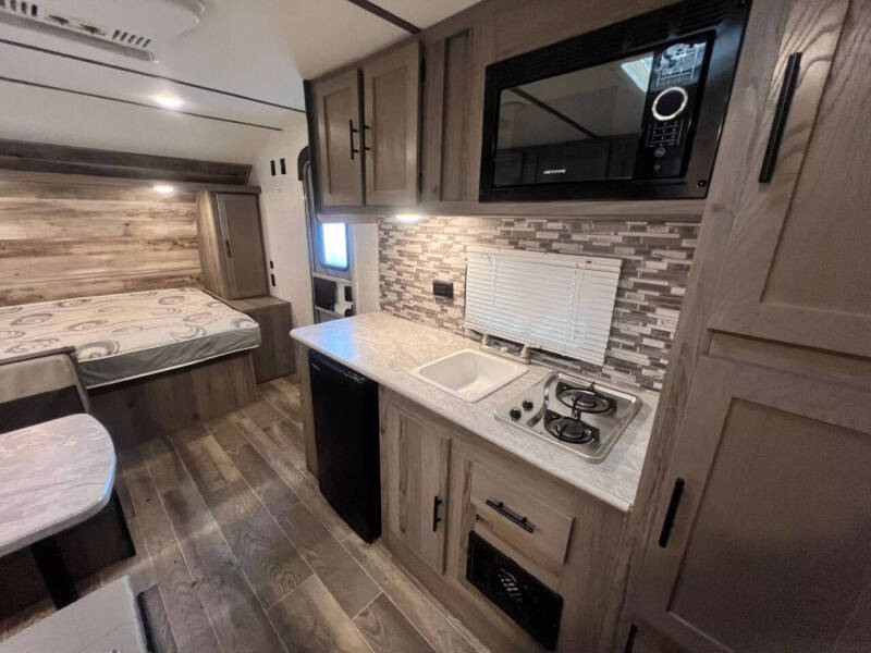 2021 Gulfstream Enlighten Super Lite