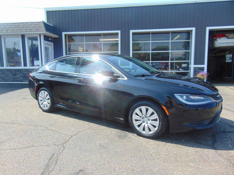 2016 Chrysler 200 LX's photo