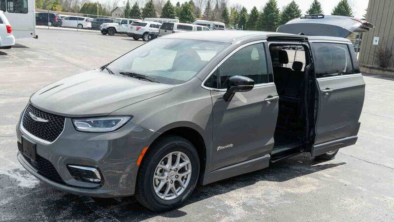 2025 Chrysler Pacifica Select