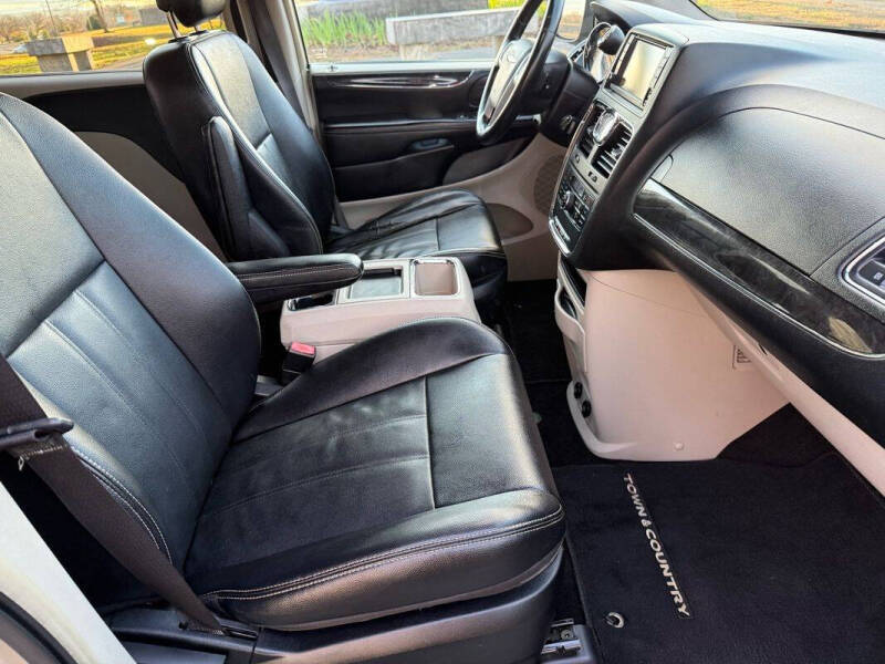 2014 Chrysler Town and Country Touring