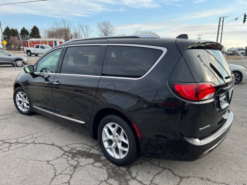 2017 Chrysler Pacifica Touring-L Plus