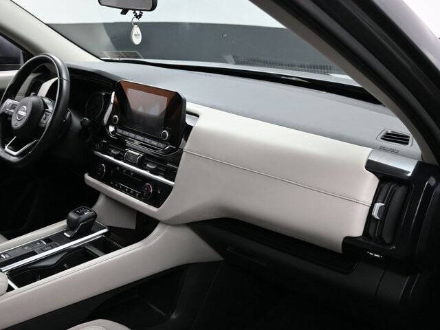 2022 Nissan Pathfinder SV