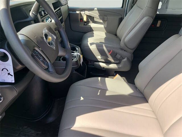 2025 Chevrolet Express 2500