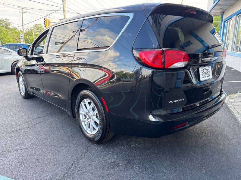 2024 Chrysler Voyager LX