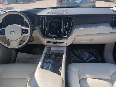 2023 Volvo XC60 B5 Plus Dark Theme