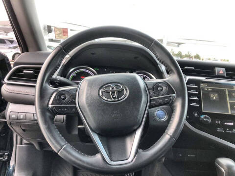 2020 Toyota Camry Hybrid XLE