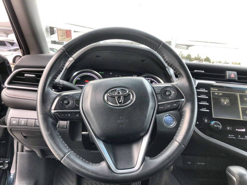 2020 Toyota Camry Hybrid XLE