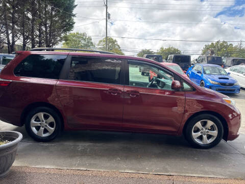 2015 Toyota Sienna LE 7-Passenger Auto Access Seat