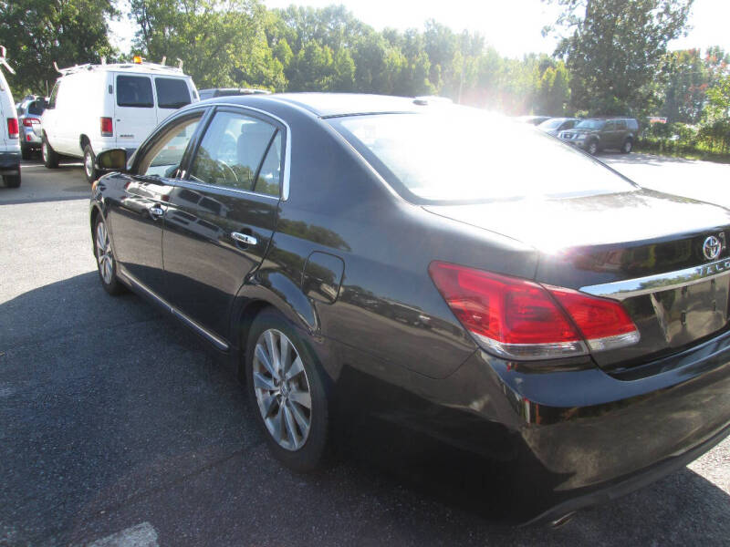 2011 Toyota Avalon Limited photo 6