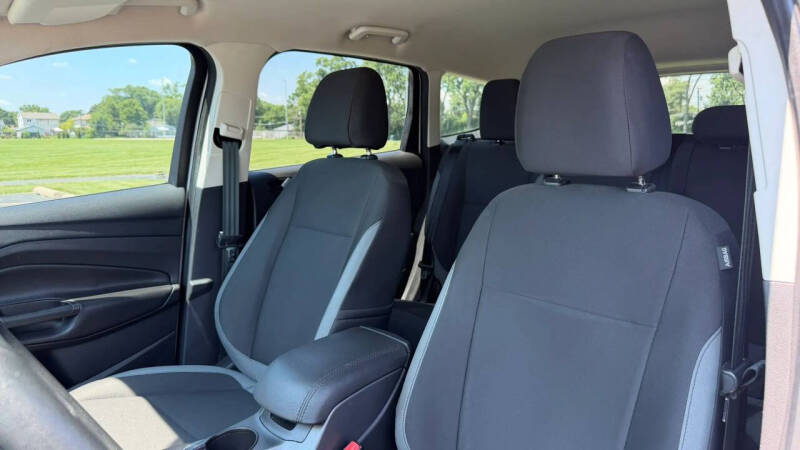 2016 Ford Escape S