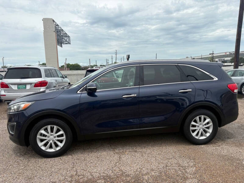 2017 Kia Sorento LX AT's photo