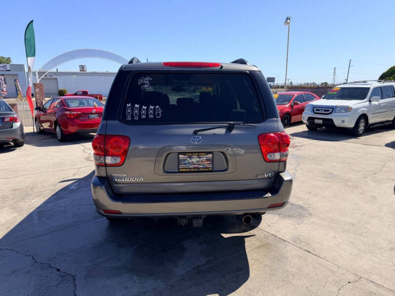 2005 Toyota Sequoia SR5