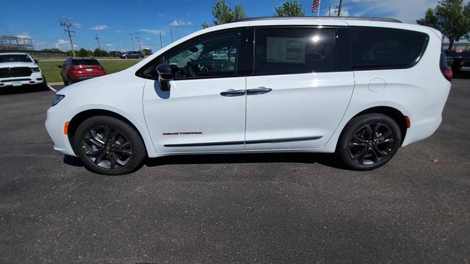 2024 Chrysler Pacifica for sale at Victoria Auto Sales in Victoria, MN