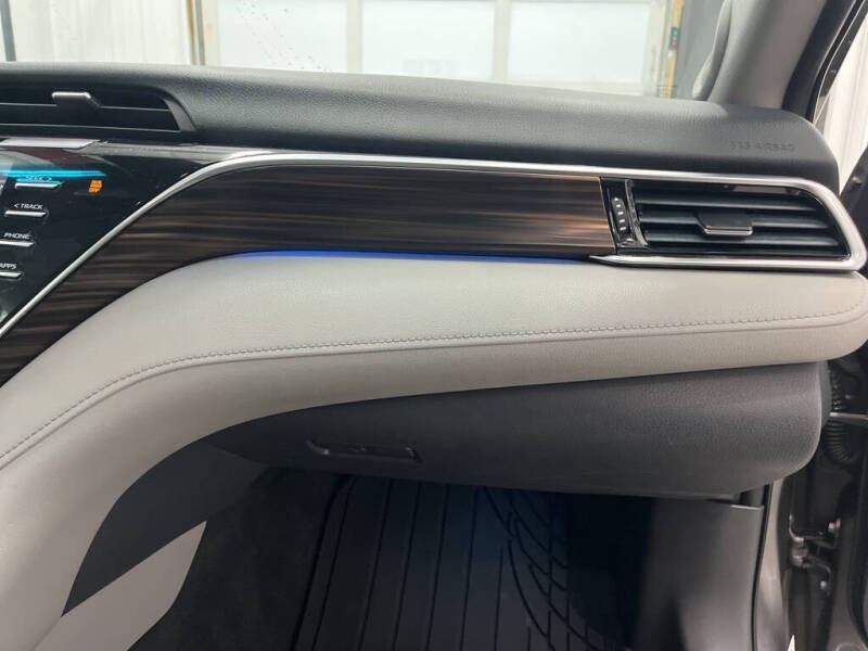 2018 Toyota Camry Hybrid XLE