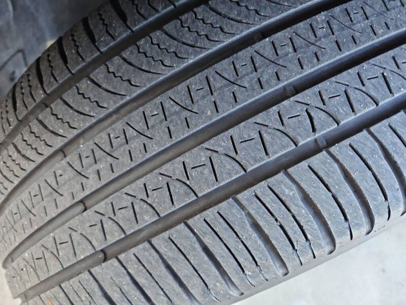 2024 Volvo XC40 B5 Plus Dark Theme