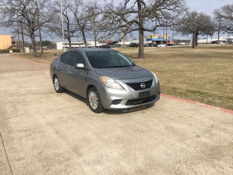 2014 Nissan Versa for sale at RP AUTO SALES & LEASING in Arlington TX