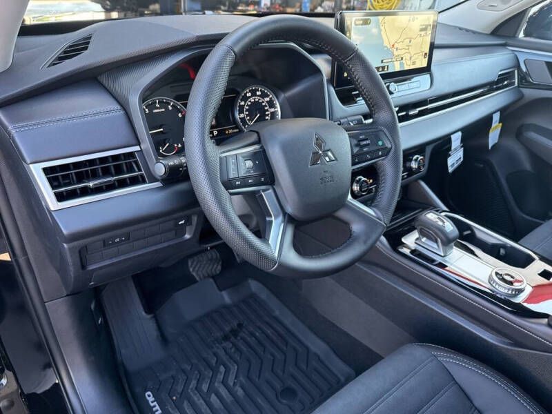 2025 Mitsubishi Outlander SE