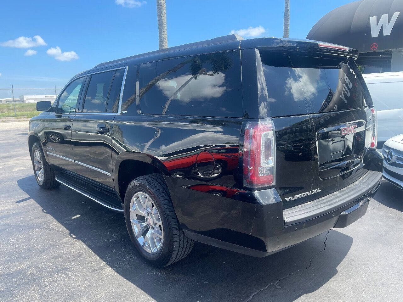 2016 GMC Yukon XL SUV / Crossover - $24,900