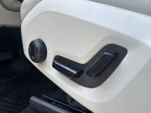 2017 Volvo XC90 T6 Momentum