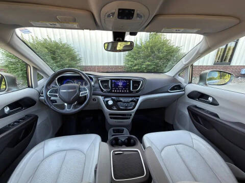 2017 Chrysler Pacifica Touring-L Plus