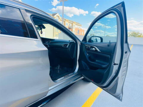 2017 Infiniti QX30 Premium