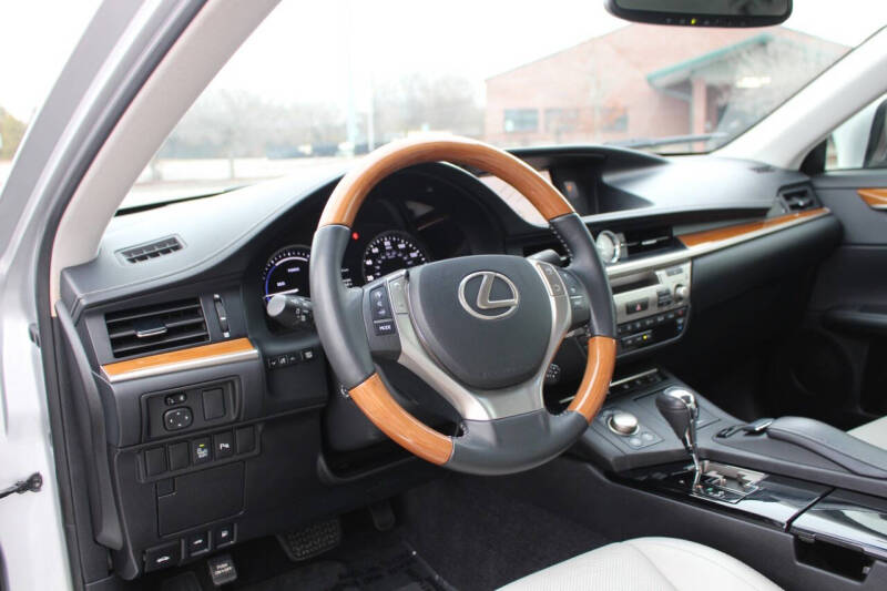 2013 Lexus ES 300h