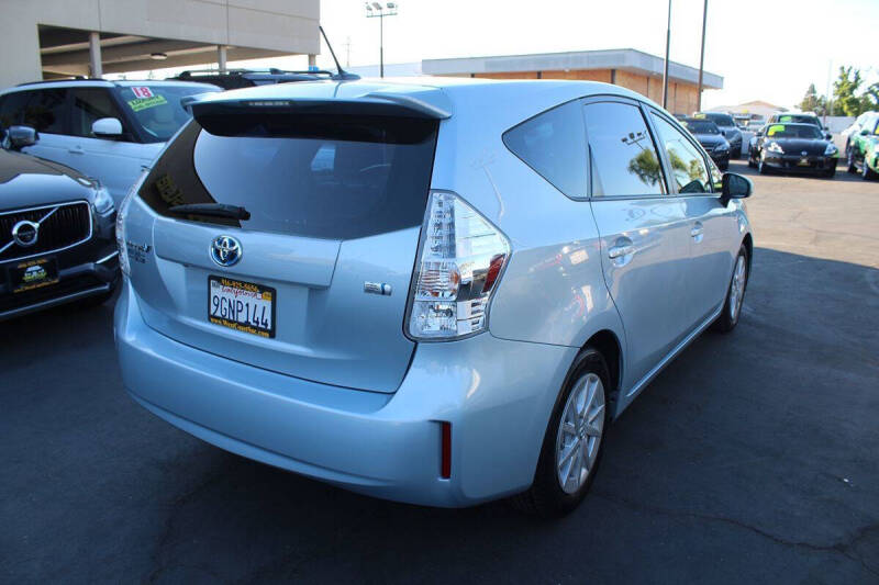 2012 Toyota Prius v Three