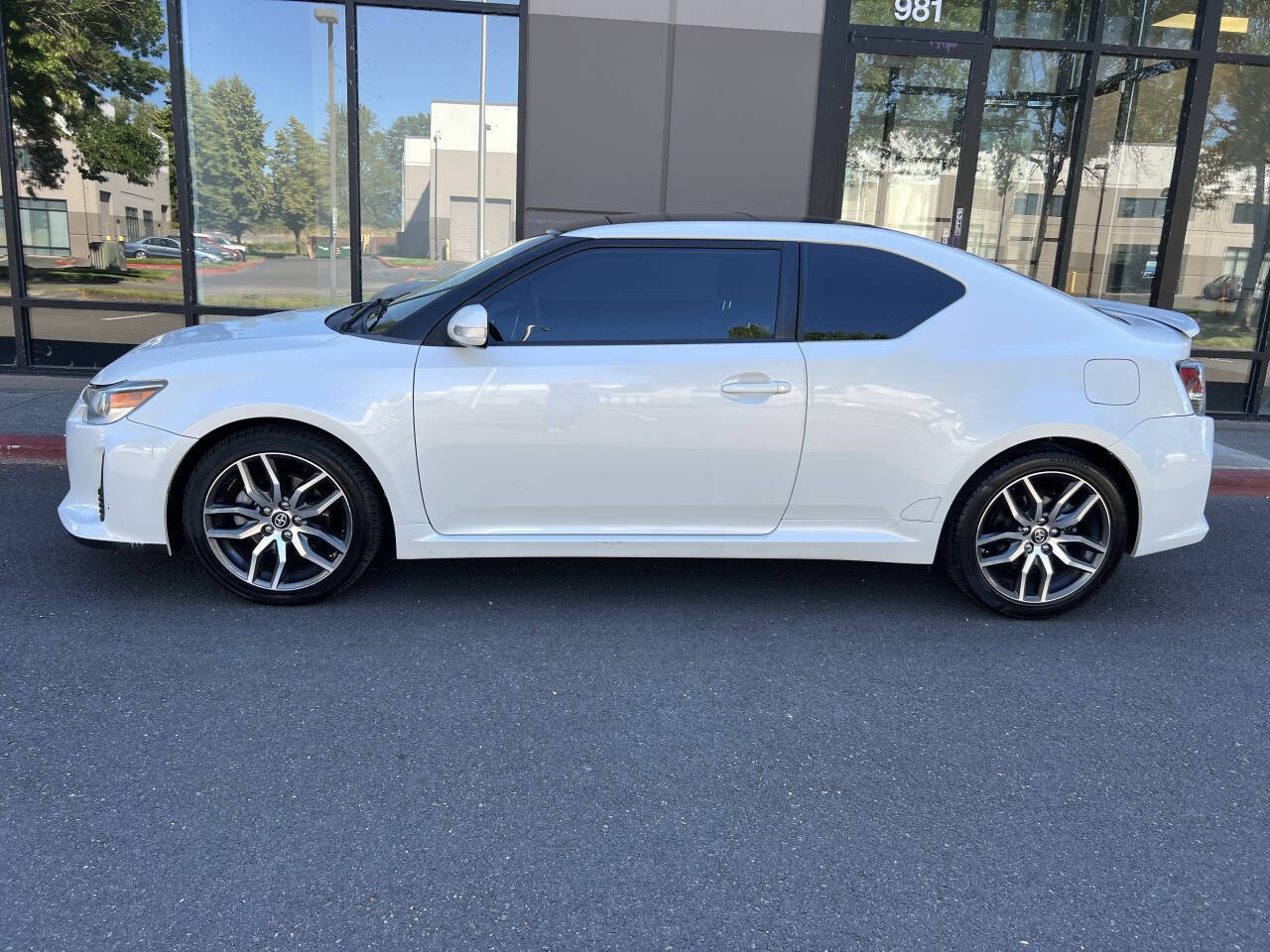 View vehicle photo 7