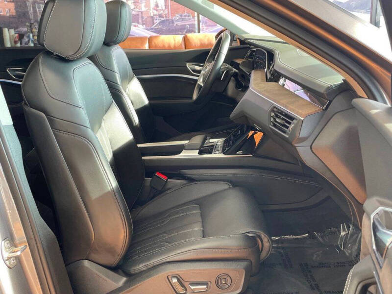 2019 Audi e-tron quattro Prestige