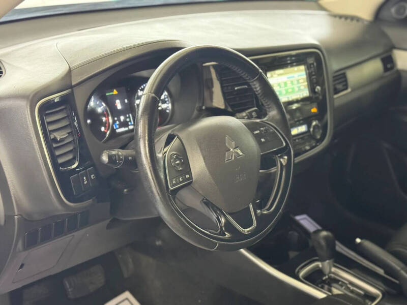 2017 Mitsubishi Outlander ES