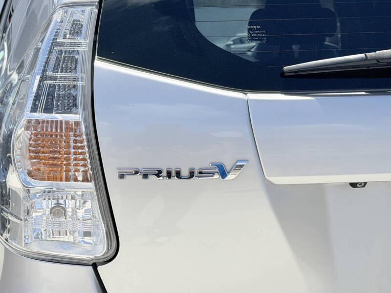 2012 Toyota Prius v Five
