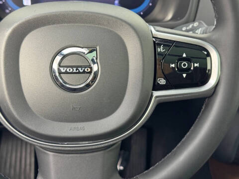 2023 Volvo XC90 Recharge T8 Ultimate Dark Theme