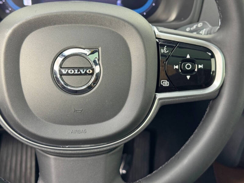 2023 Volvo XC90 Recharge T8 Ultimate Dark Theme